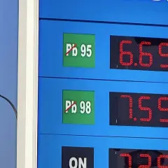 Cena benzyny 95 to 6.69, a benzyny 98 to 7.59. Wybór między benzyna 95 czy 98 zależy od silnika.