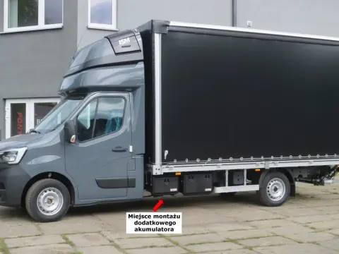 Gdzie jest akumulator w Renault Master? Sprawdź lokalizację