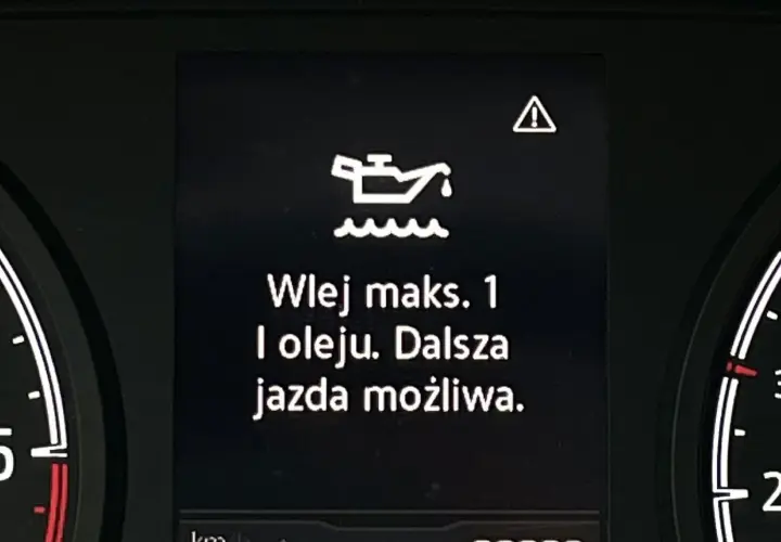 Na desce rozdzielczej świeci się znak oleju w samochodzie: "Wlej maks. 1 l oleju. Dalsza jazda możliwa.