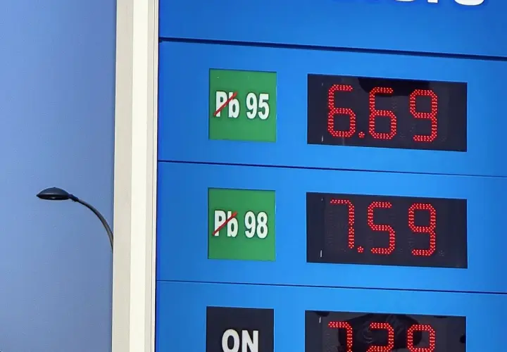 Cena benzyny 95 to 6.69, a benzyny 98 to 7.59. Wybór między benzyna 95 czy 98 zależy od silnika.