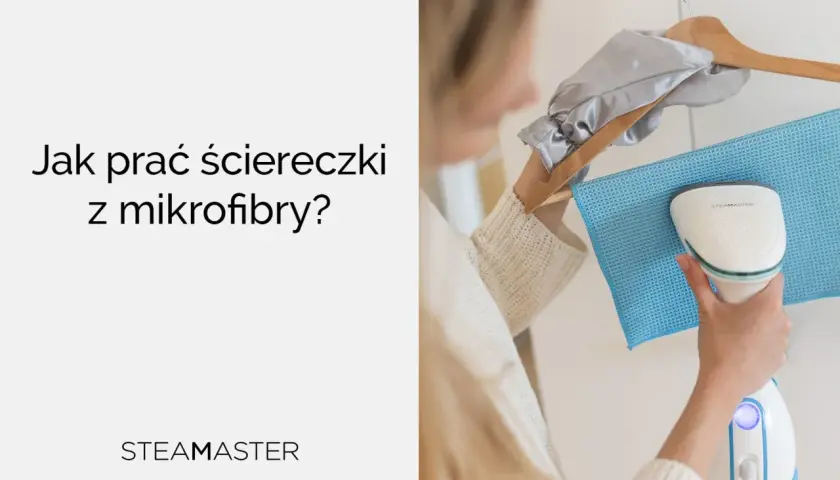 Jak prać ściereczki z mikrofibry? Kobieta używa parownicy Steamaster do odświeżenia niebieskiej ściereczki z mikrofibry.