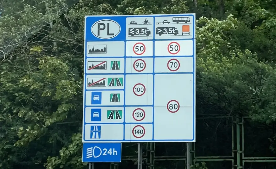 Holowanie auta - jakie limity prędkości obowiązują?