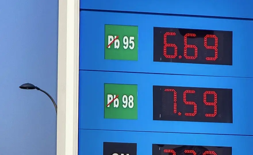 Benzyna 95 czy 98? Kiedy wyższa liczba oktanowa ma sens